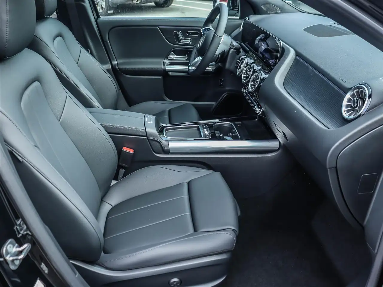 Mercedes-Benz GLA снимка Mercedes-Benz GLA
