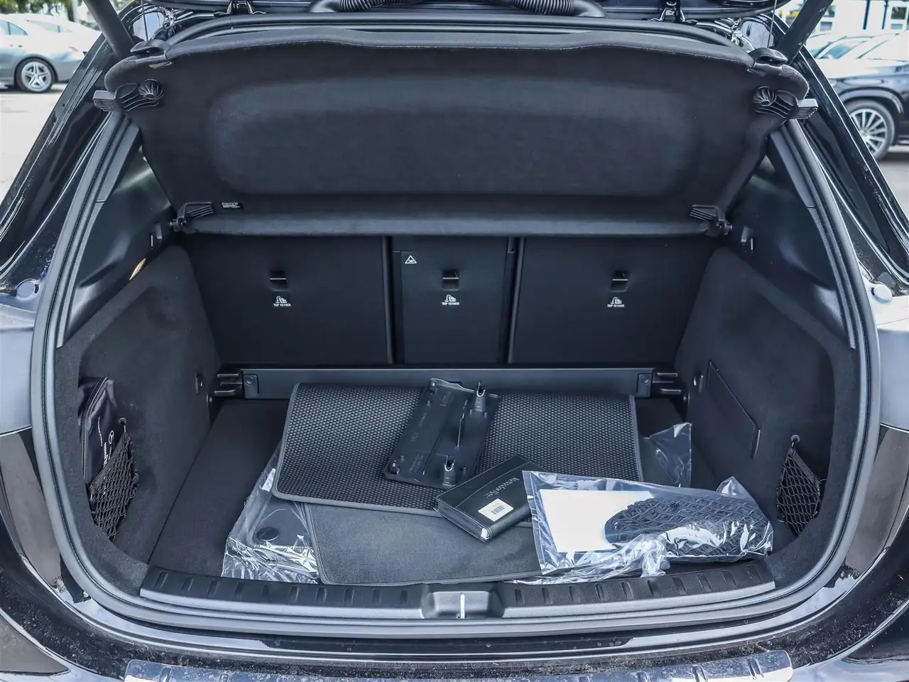 Mercedes-Benz GLA снимка Mercedes-Benz GLA