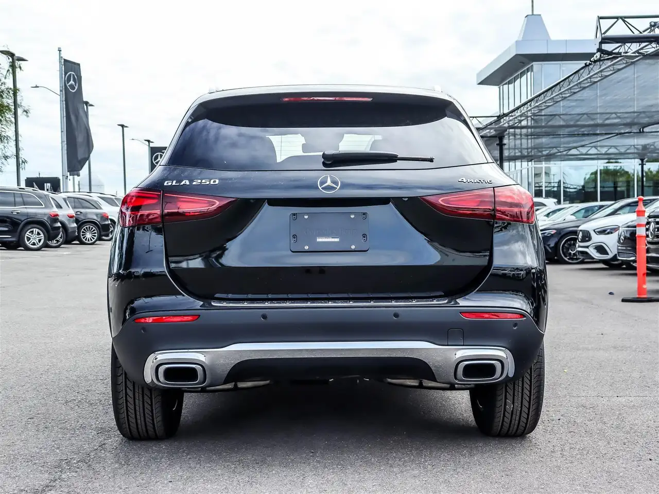 Mercedes-Benz GLA снимка Mercedes-Benz GLA