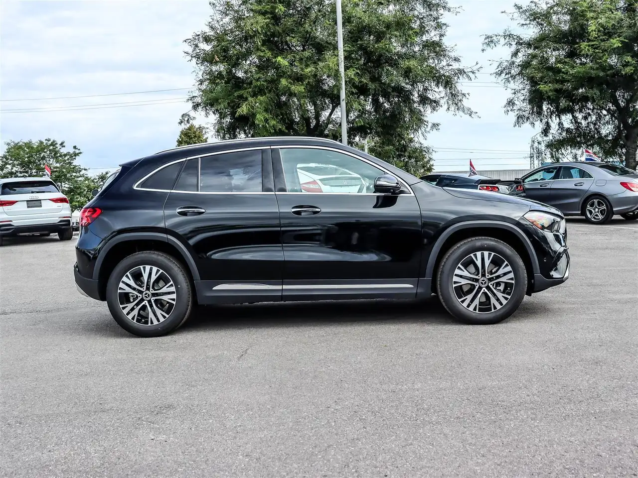Mercedes-Benz GLA снимка Mercedes-Benz GLA