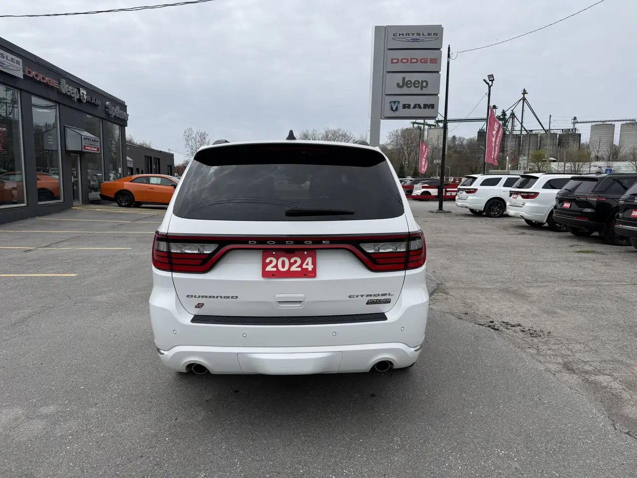 Dodge Durango снимка Dodge Durango