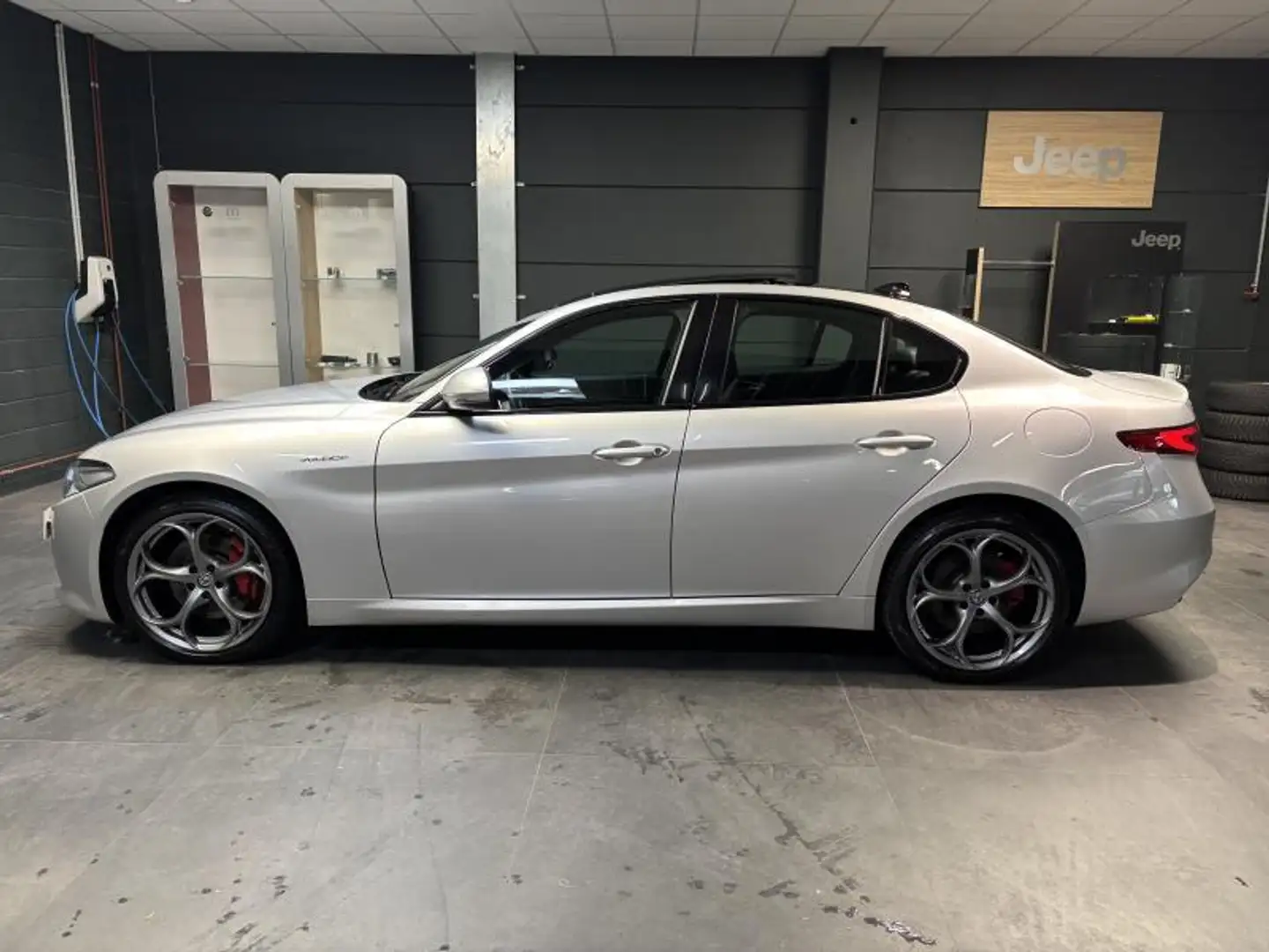 Alfa Romeo Giulia VELOCE siva - 2
