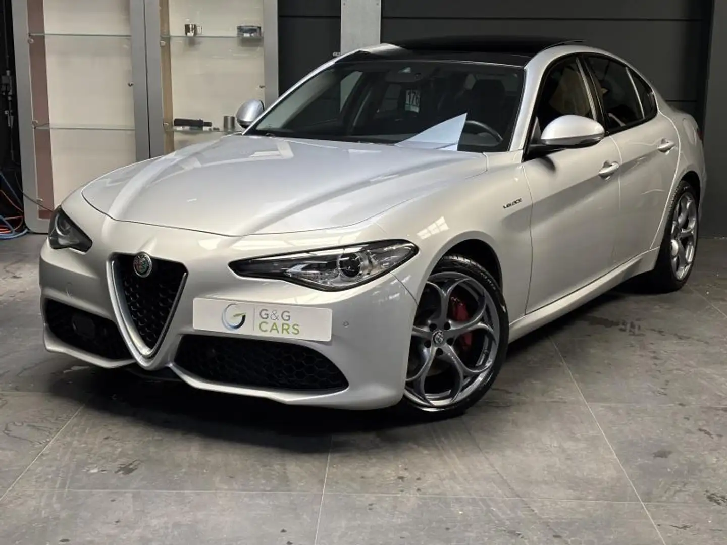 Alfa Romeo Giulia VELOCE siva - 1