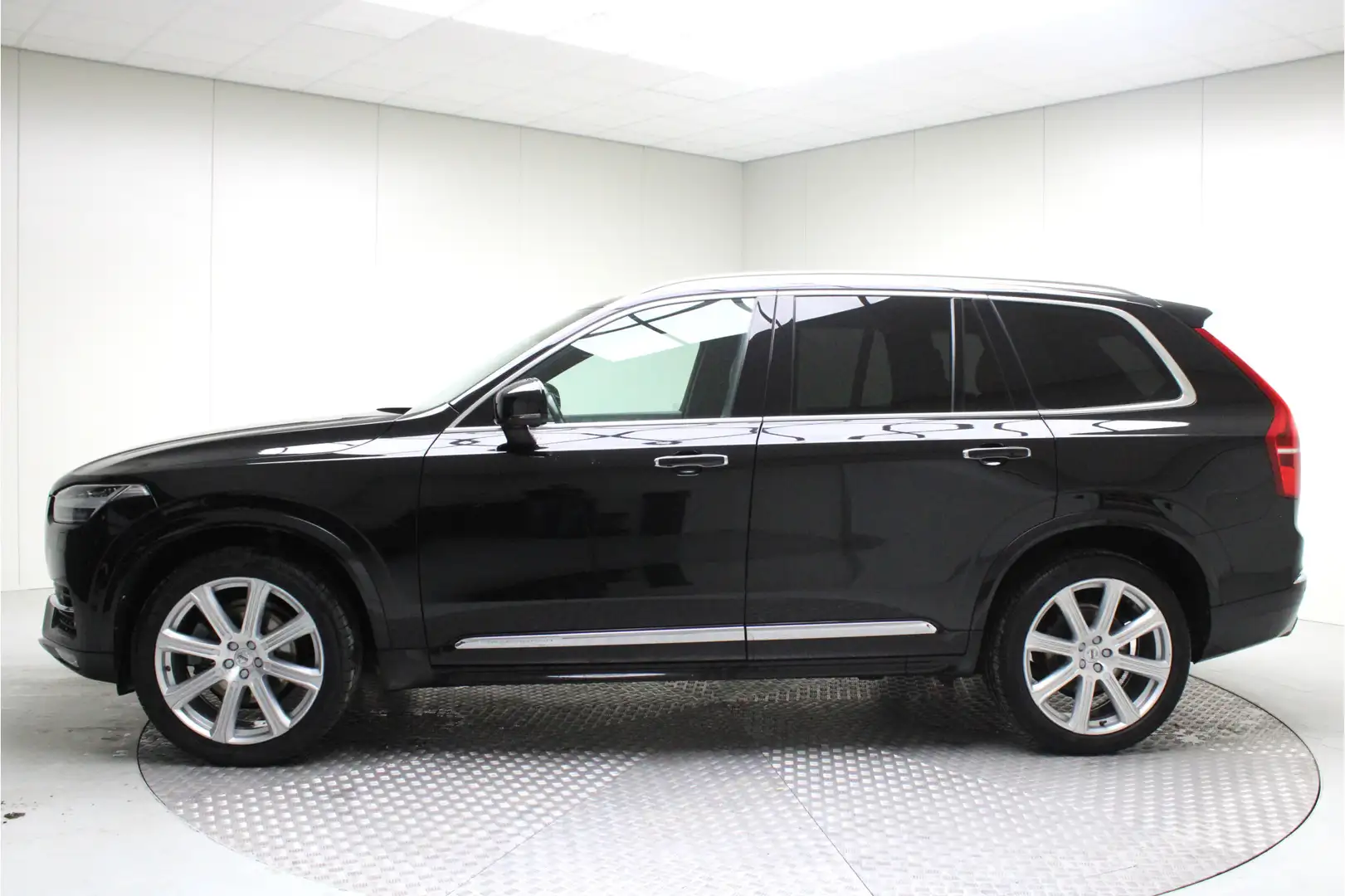 Volvo XC90 2.0 D5 AWD Inscription | meeneemprijs incl. APK | Zwart - 2