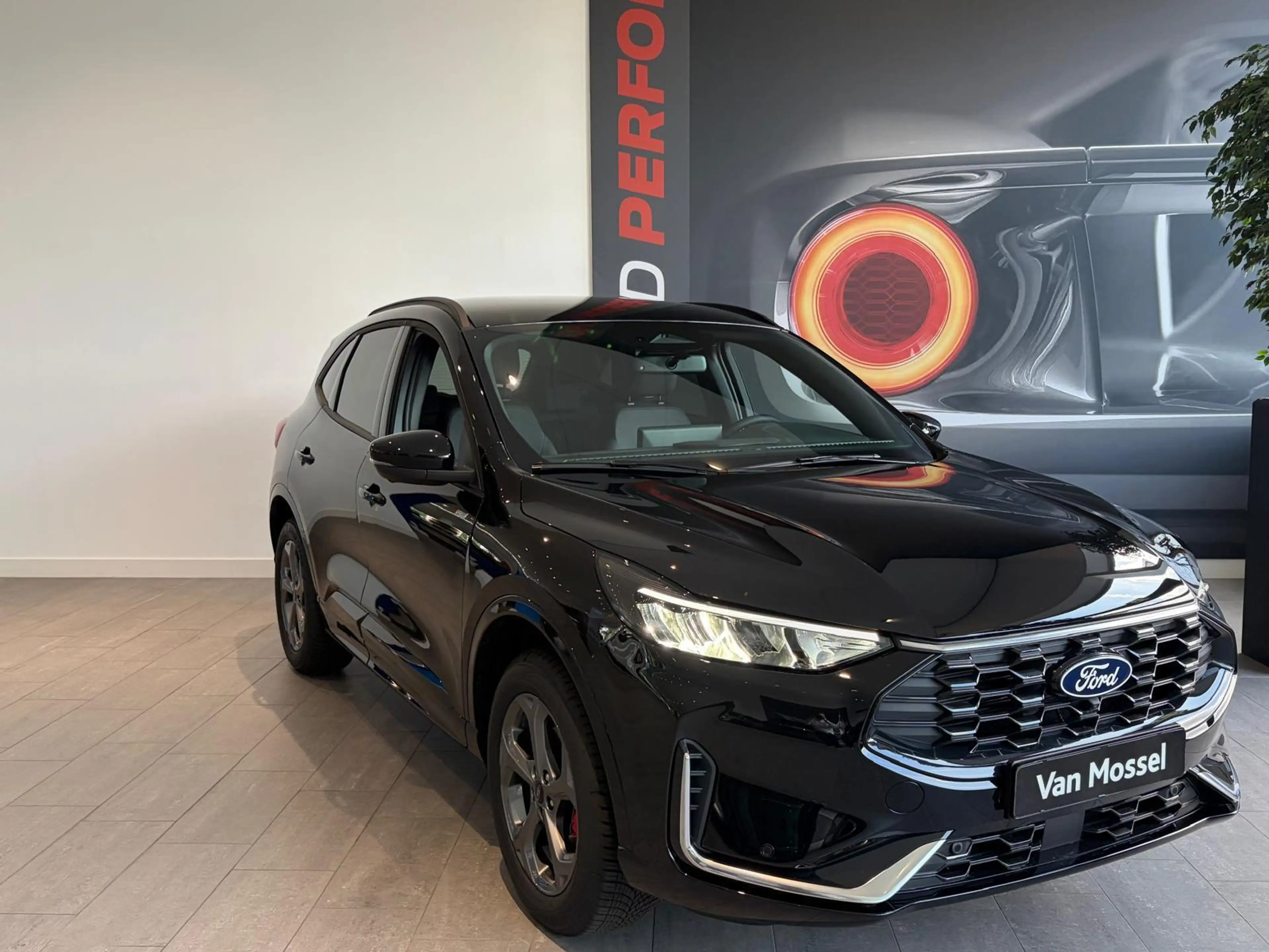 Ford Kuga 2.5 PHEV | ST-LINE X | TREKHAAK | ALL-WEATHER BAND — photo 4