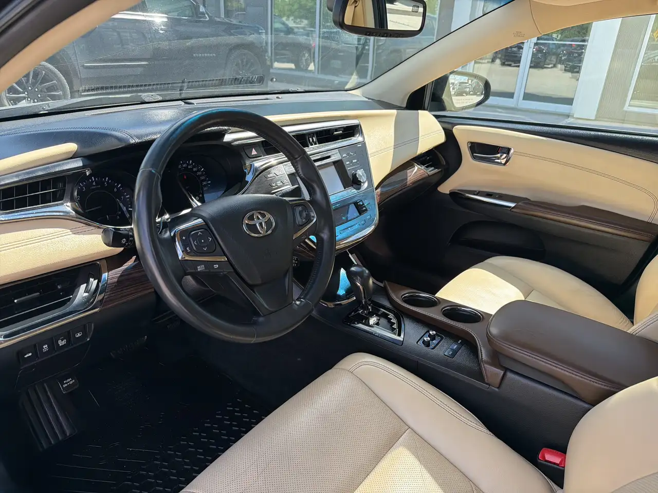 Toyota Avalon снимка Toyota Avalon