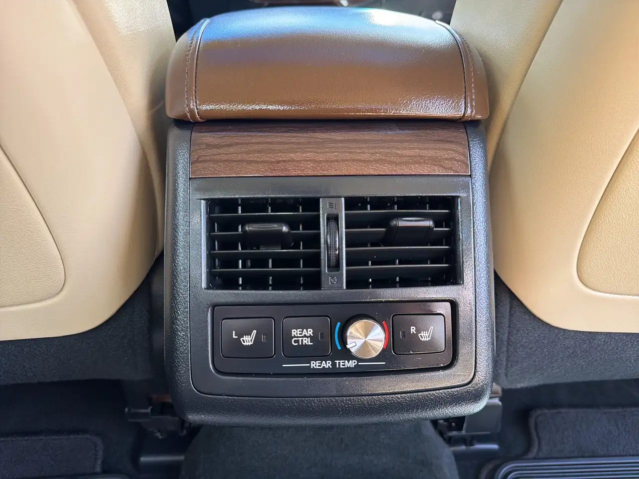 Toyota Avalon снимка Toyota Avalon