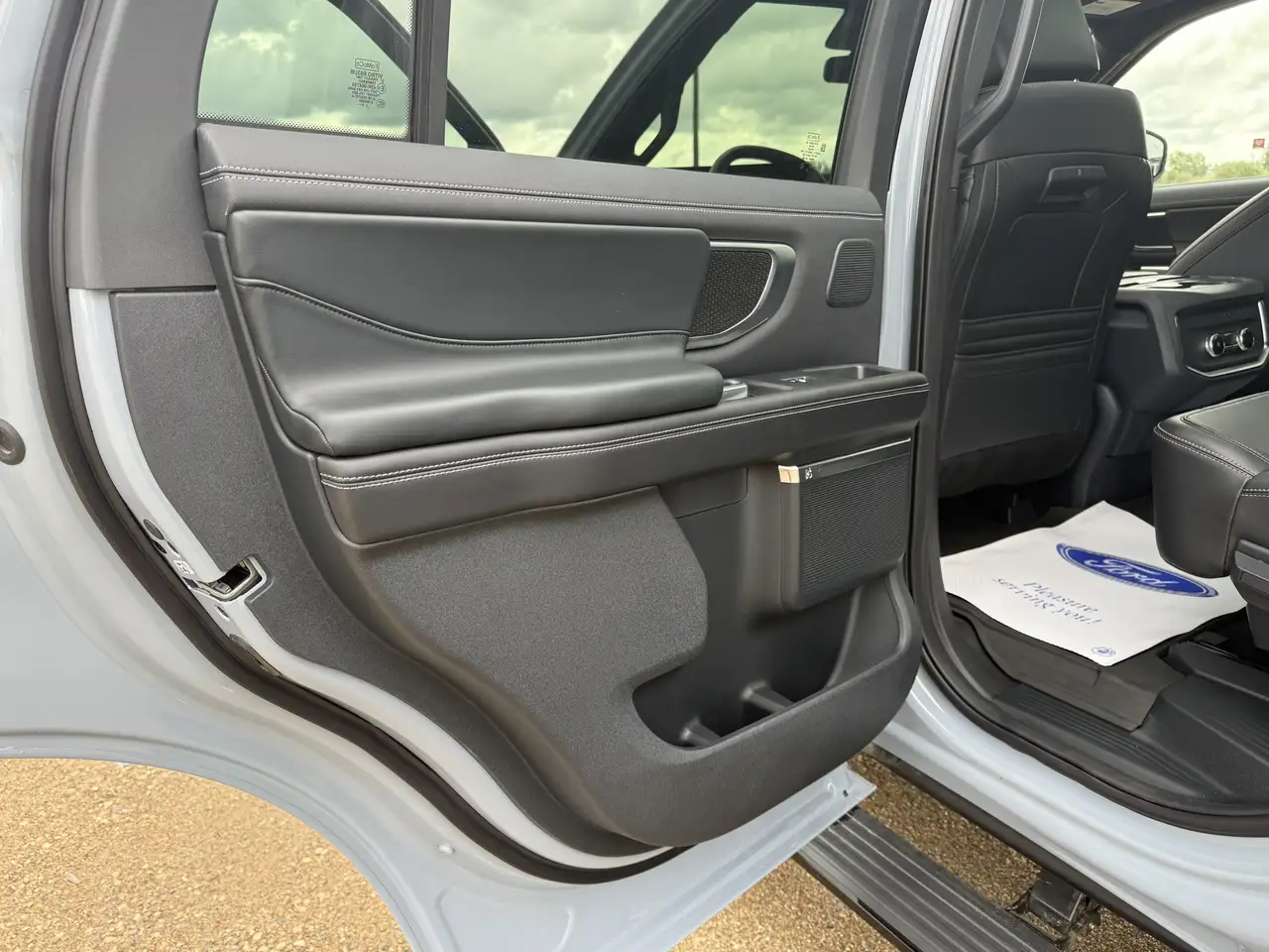 Ford Expedition снимка Ford Expedition
