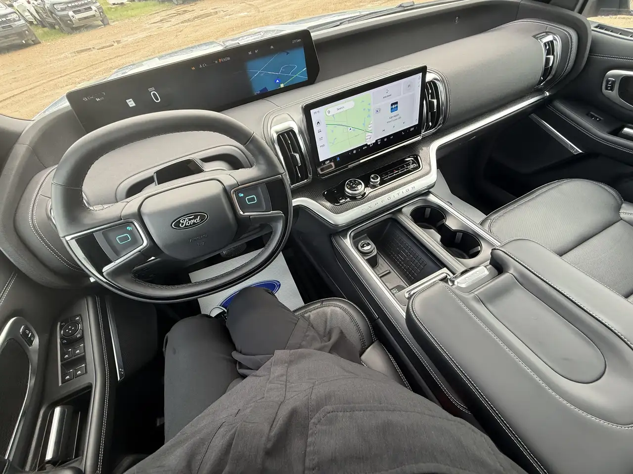 Ford Expedition снимка Ford Expedition