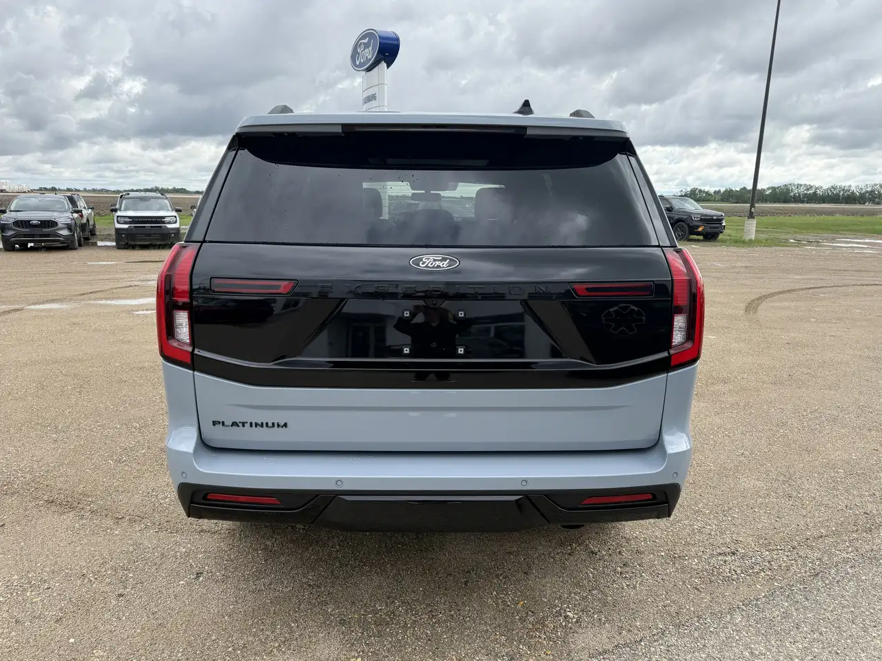 Ford Expedition снимка Ford Expedition