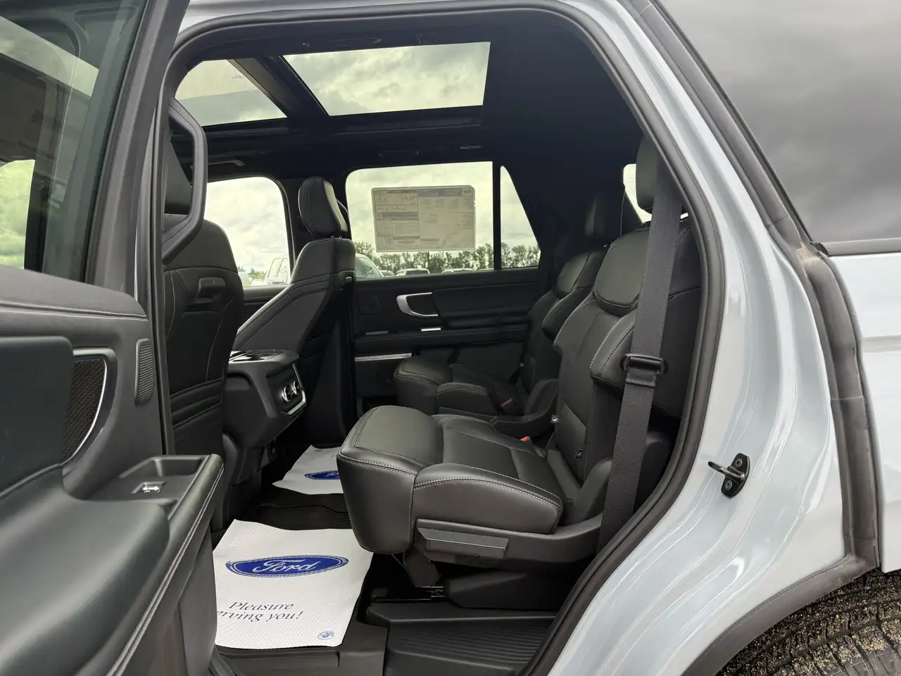 Ford Expedition снимка Ford Expedition