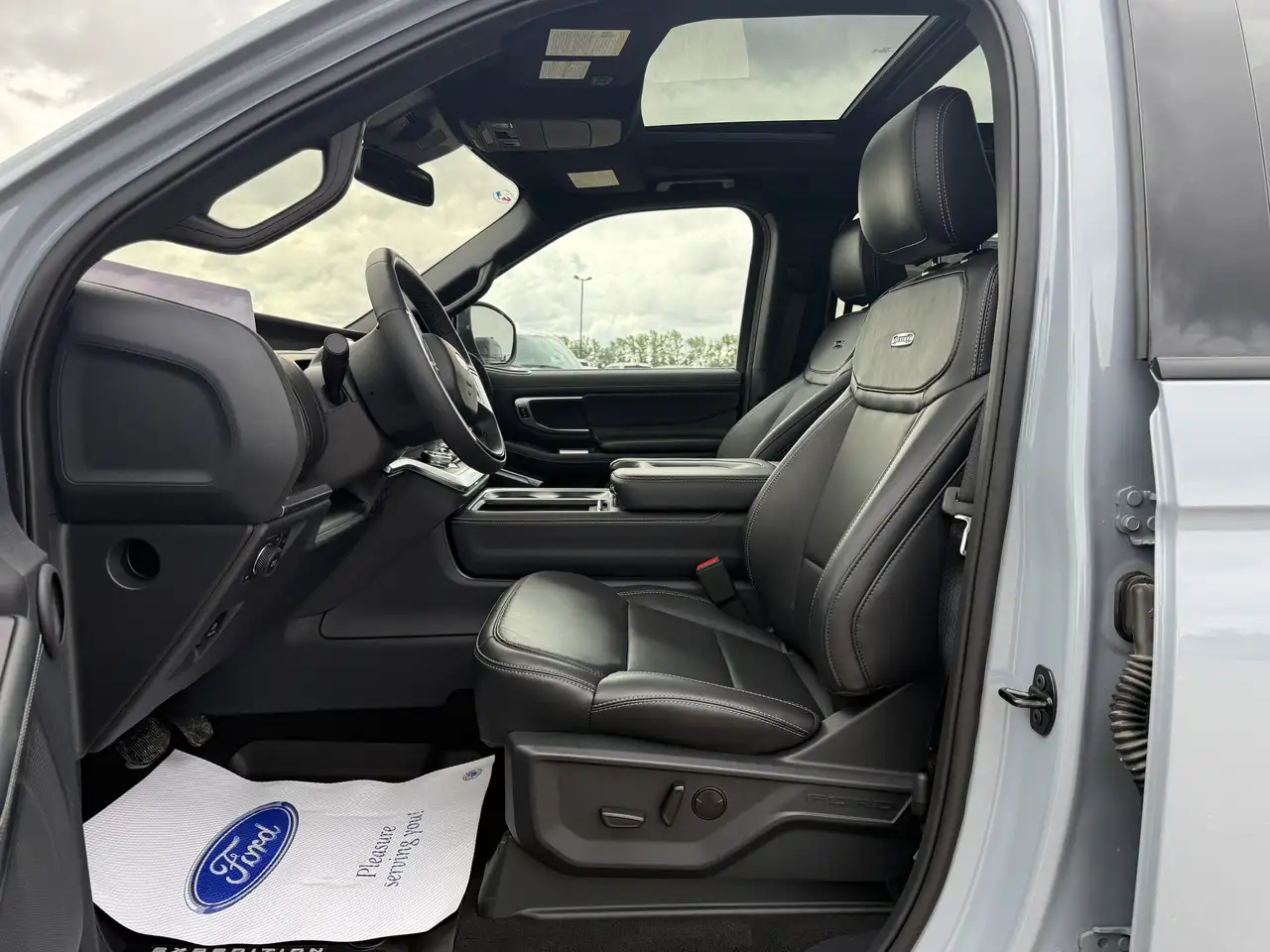 Ford Expedition снимка Ford Expedition