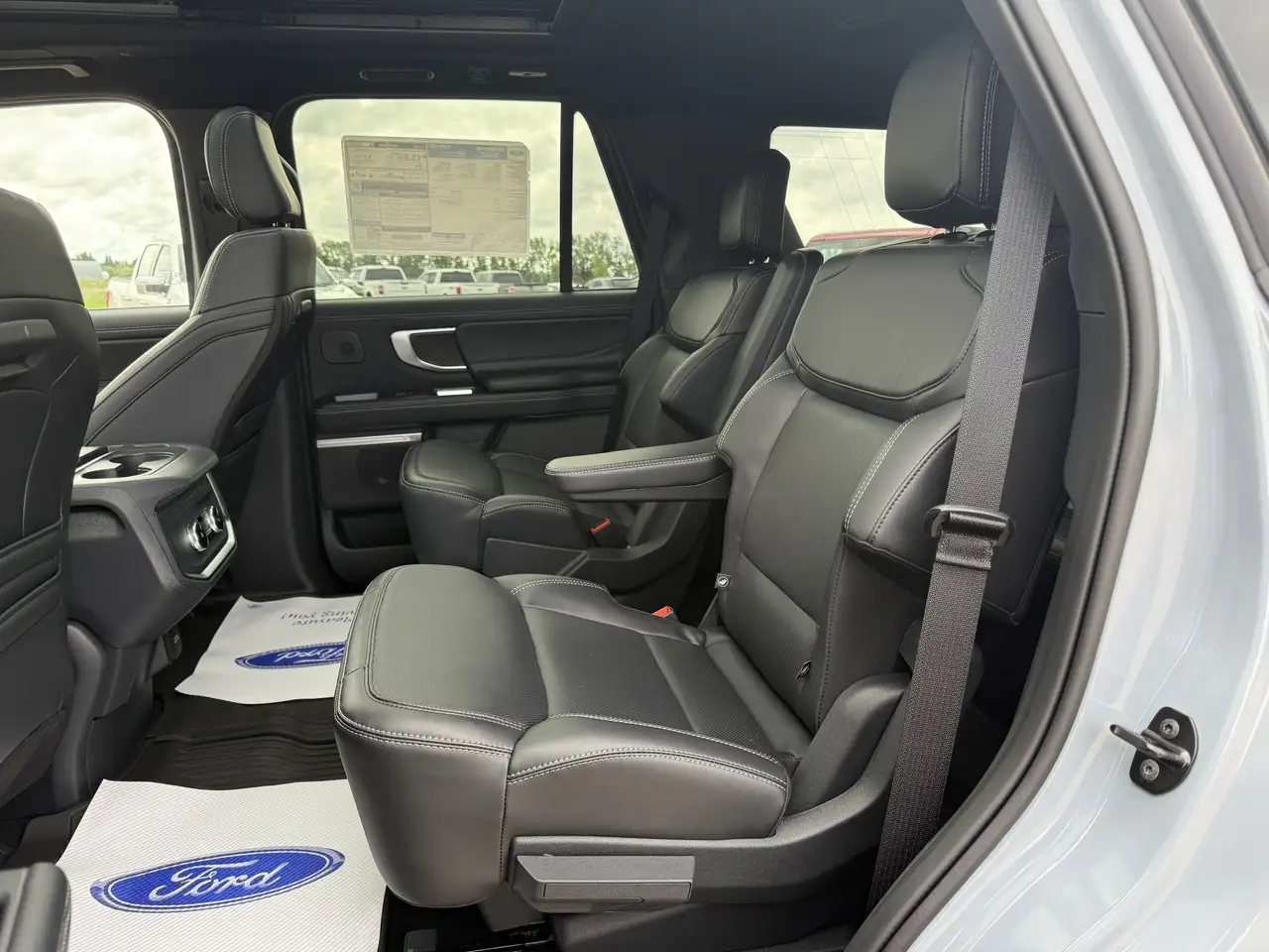 Ford Expedition снимка Ford Expedition