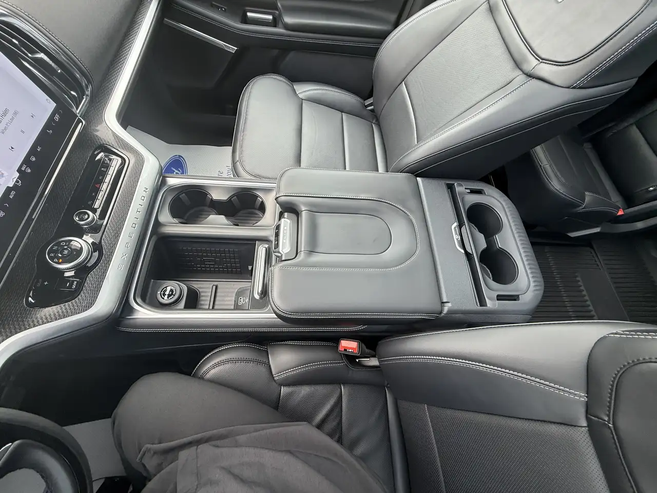 Ford Expedition снимка Ford Expedition