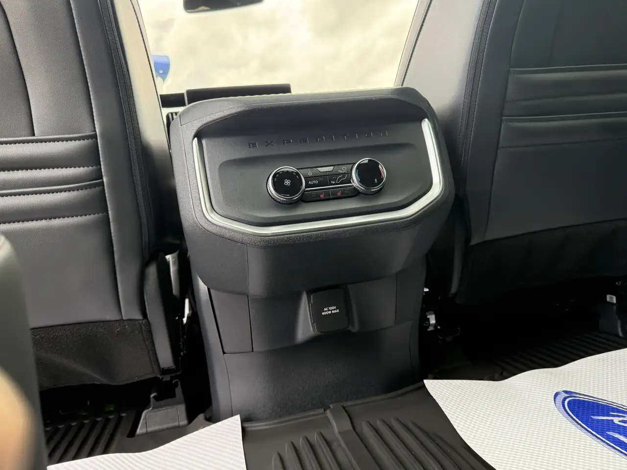 Ford Expedition снимка Ford Expedition