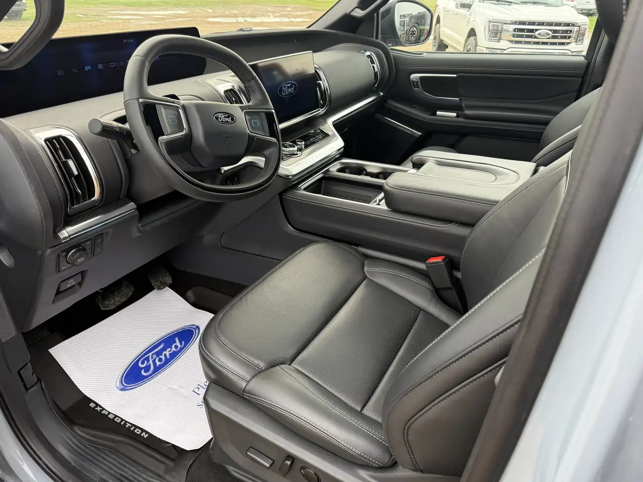 Ford Expedition снимка Ford Expedition