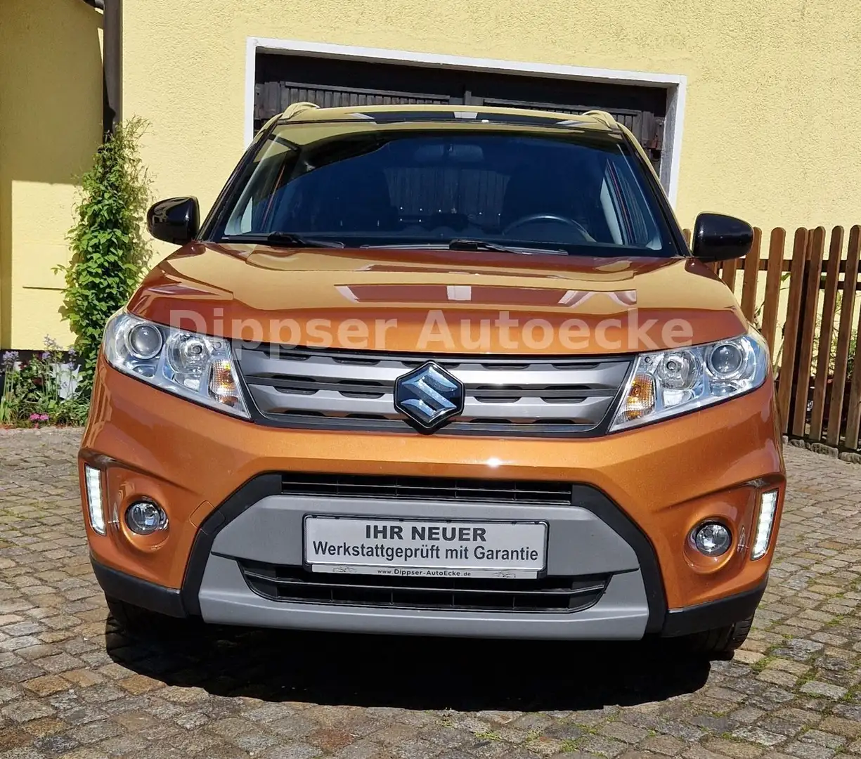 Suzuki Vitara 1.6 "Comfort 4x4"_Climatr_Sitzh_8 fach Orange - 2