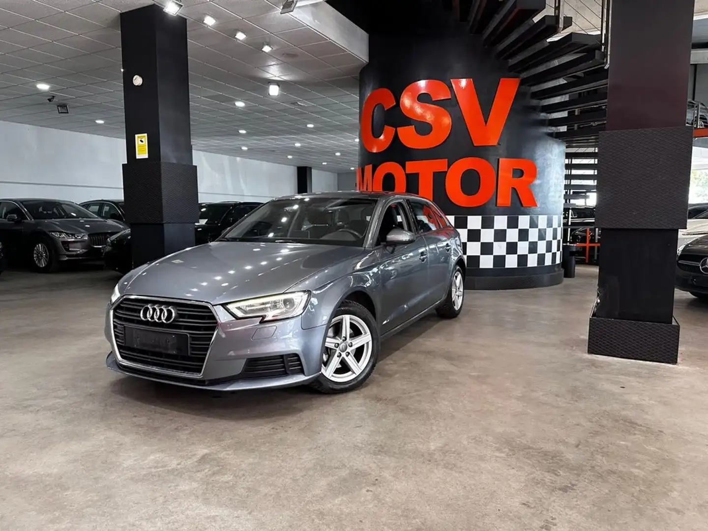 Audi A3 35 TFSI 110kW (150CV) S tronic Sportback Gris - 2
