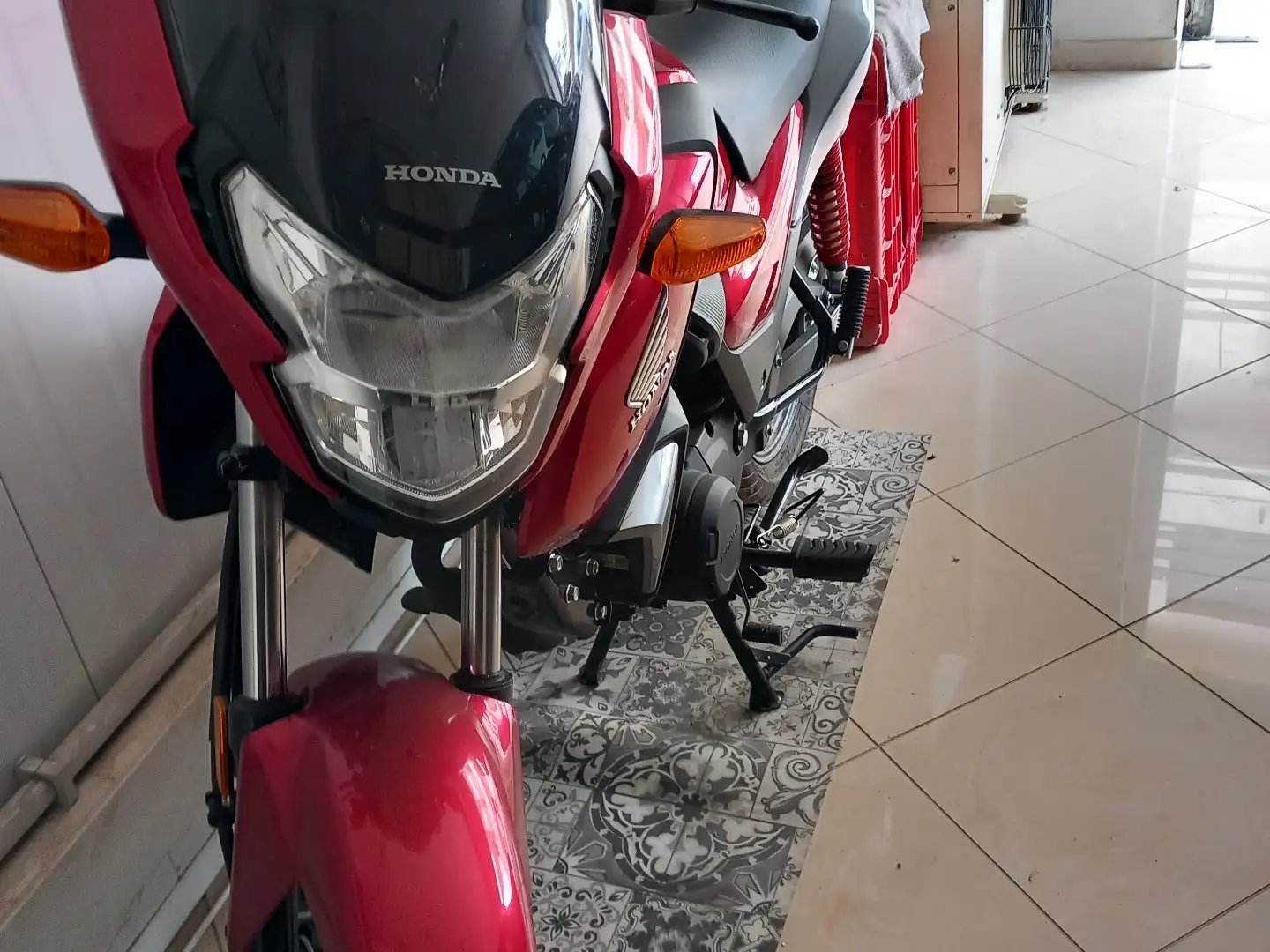 Honda CB 125 crvena - 1