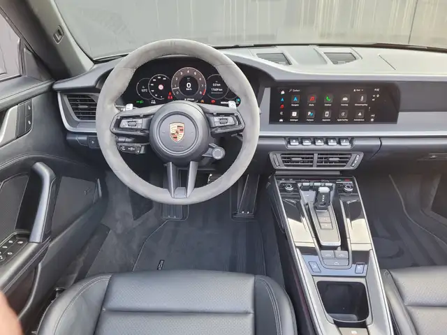 Porsche 911 view 17