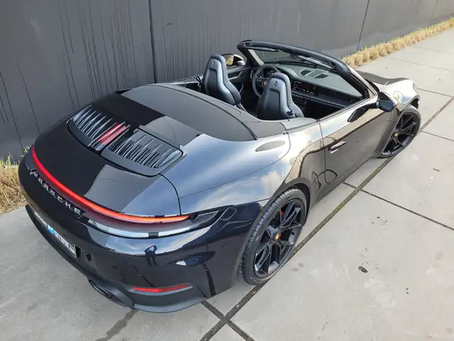 Porsche 911 view 25