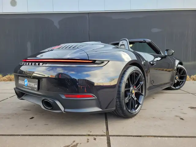 Porsche 911 view 27