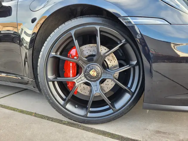 Porsche 911 view 8