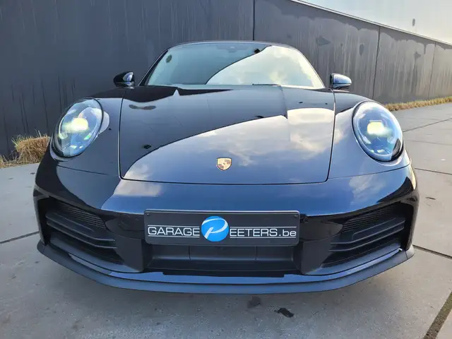 Porsche 911 view 6