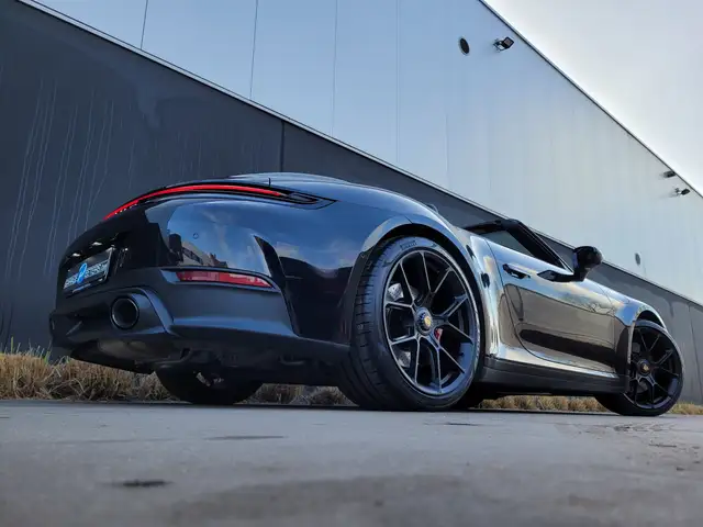 Porsche 911 view 24