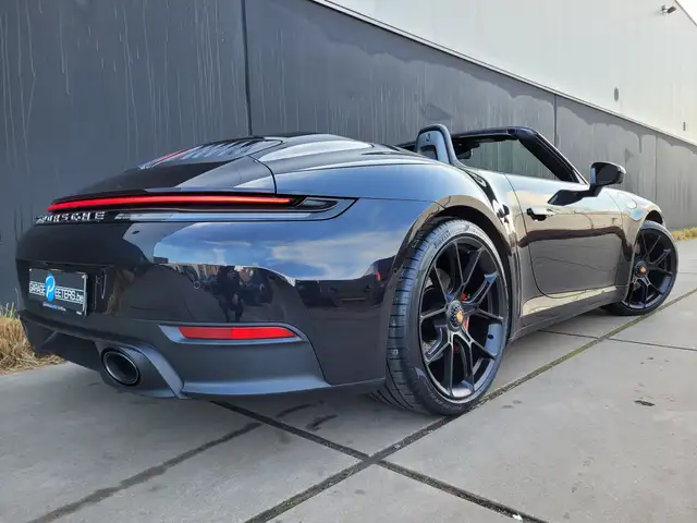 Porsche 911 view 23