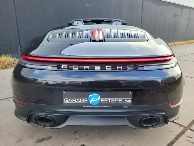 Porsche 911 view 5