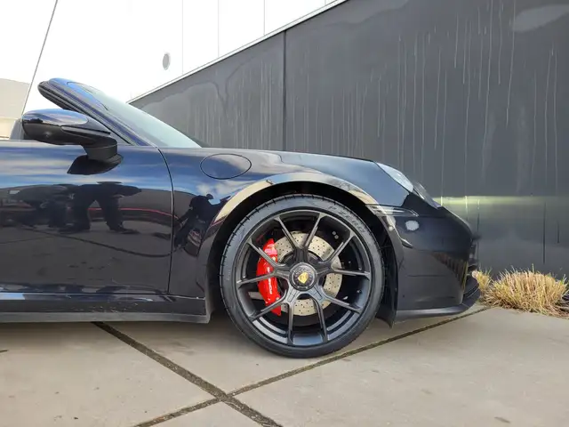 Porsche 911 view 26