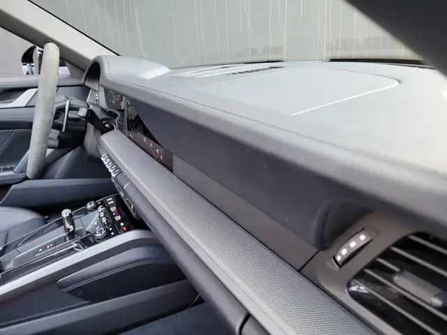 Porsche 911 view 16