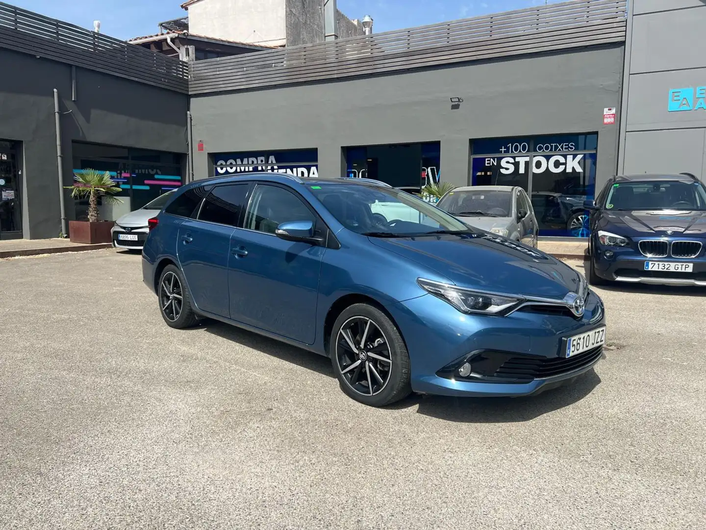 Toyota Auris Touring Sports hybrid 140H Feel! Edition Blue - 1