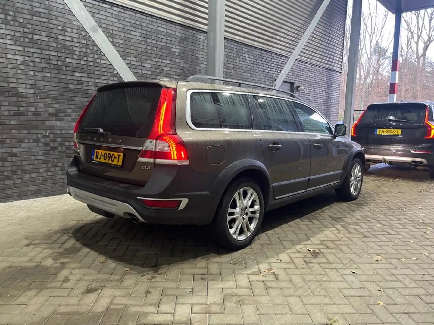 Volvo XC70 D4 Summum | Schuif/kanteldak | Leder | Trekhaak | Maro - 2