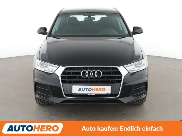 Audi Q3 view 9
