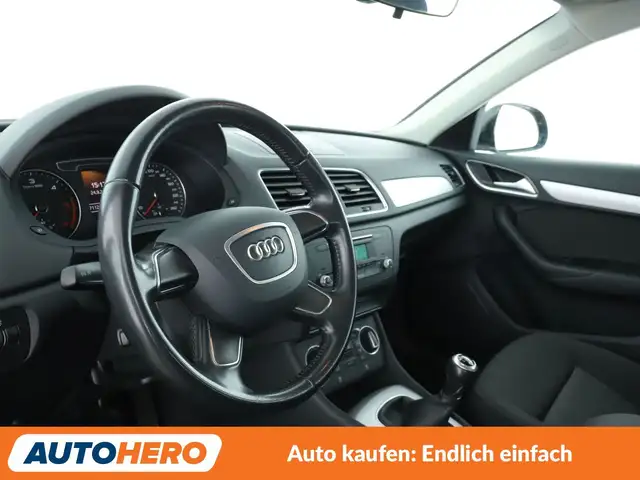 Audi Q3 view 11