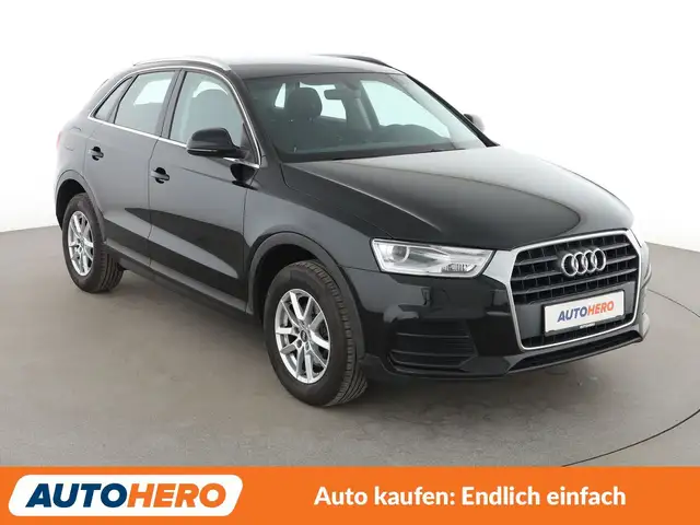 Audi Q3 view 8