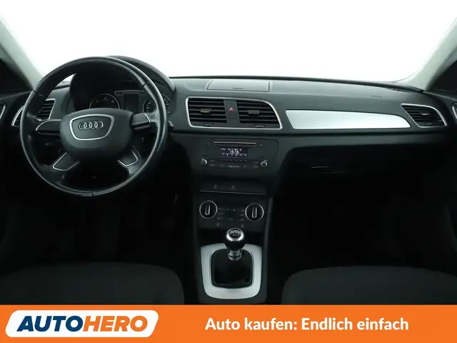 Audi Q3 view 12