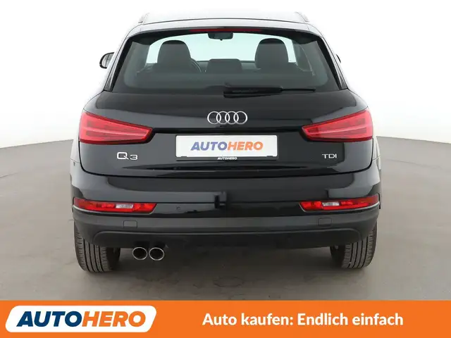 Audi Q3 view 5