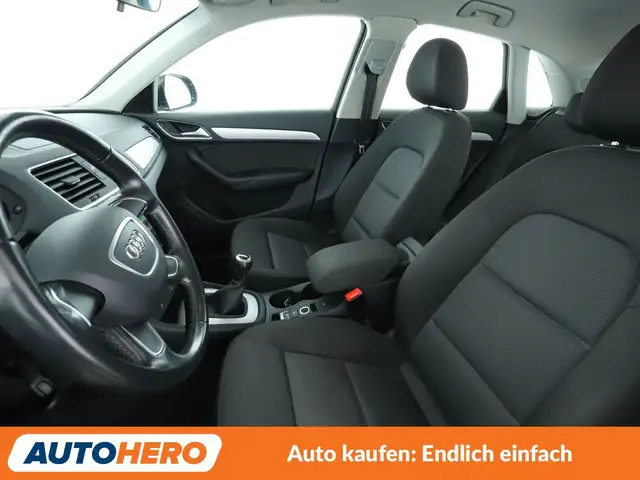 Audi Q3 view 10