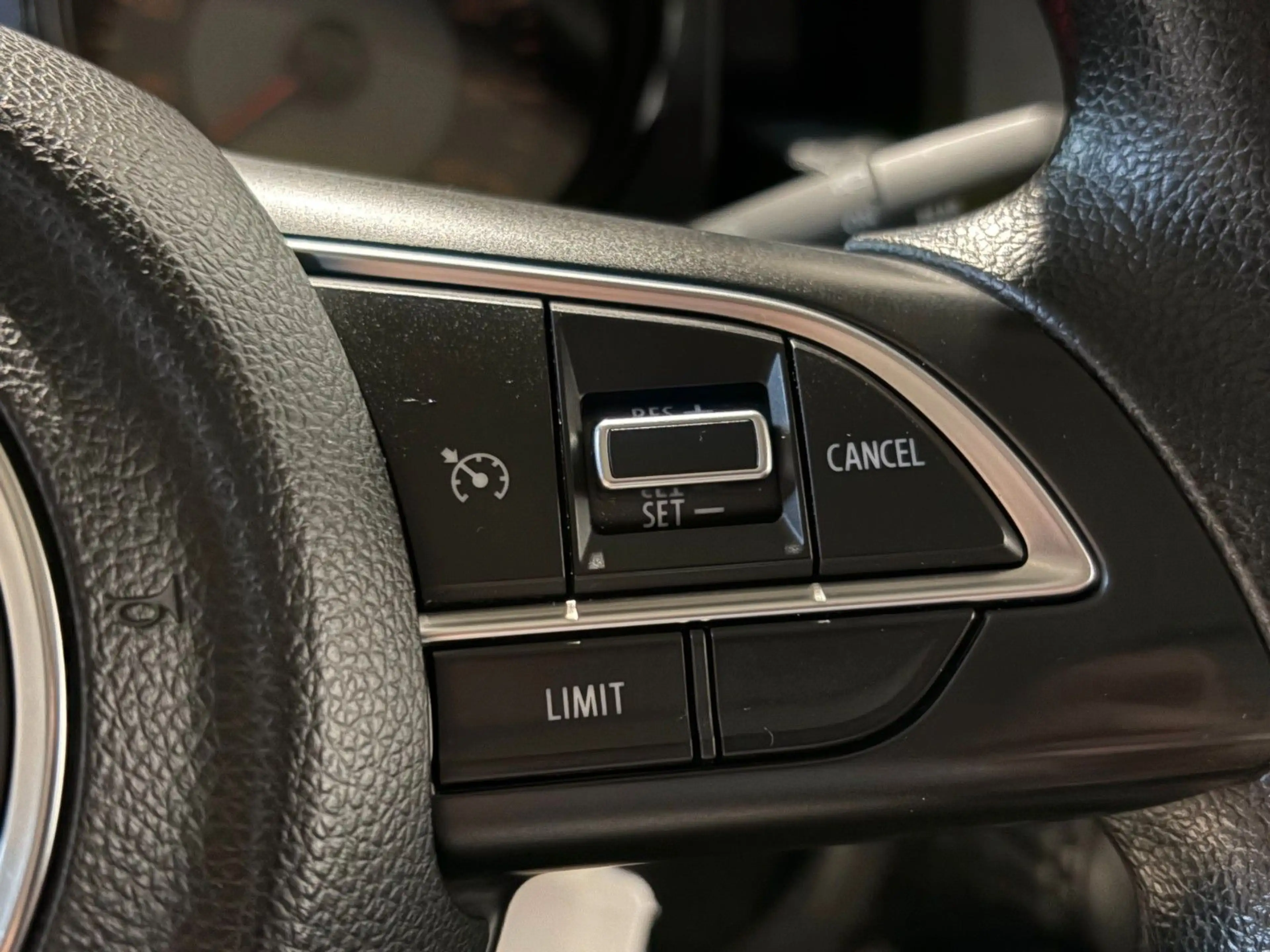 Suzuki Jimny AllGrip 1.5 Anhängerkupplung — photo 15