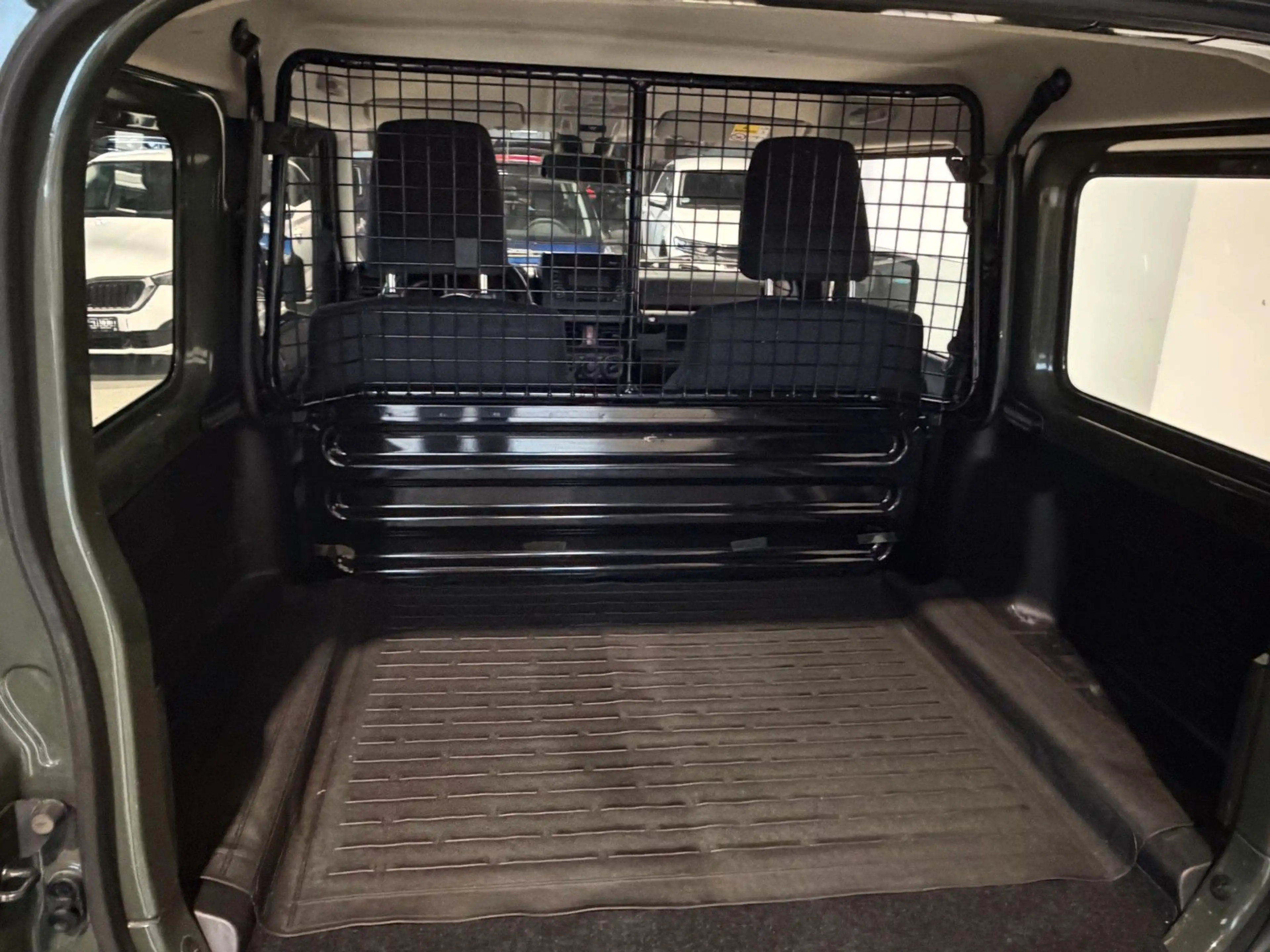 Suzuki Jimny AllGrip 1.5 Anhängerkupplung — photo 10