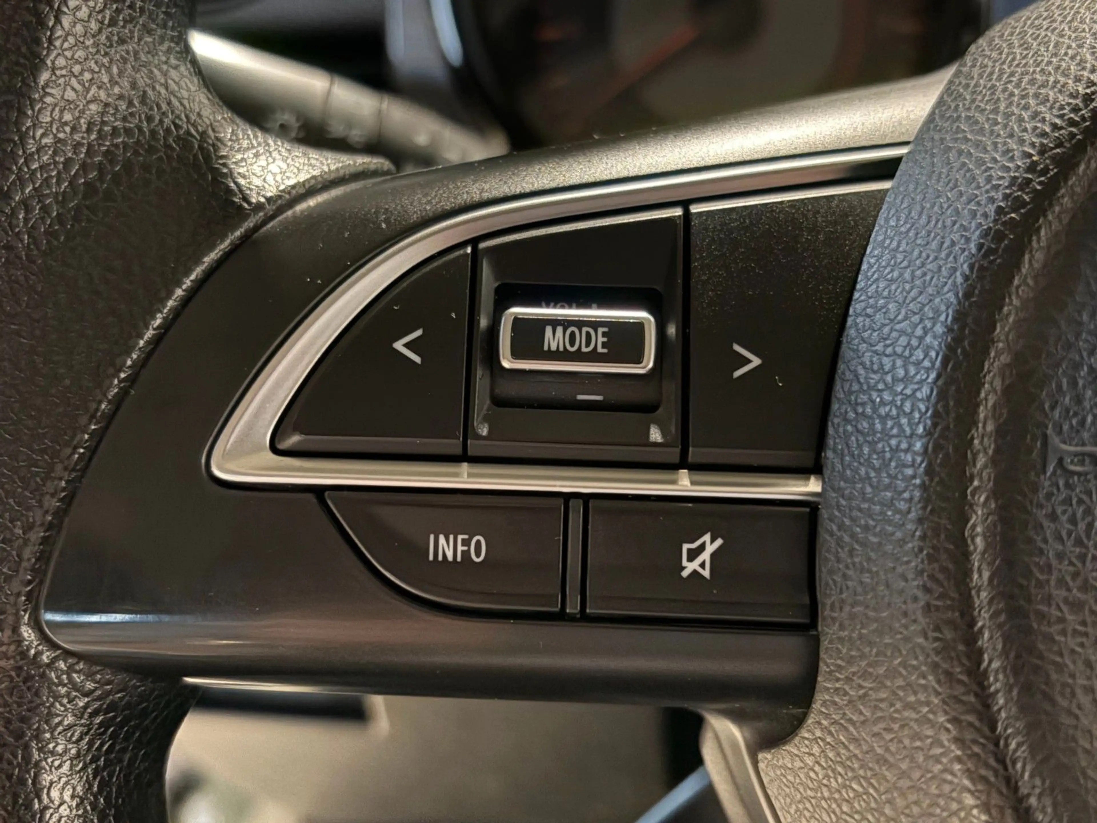 Suzuki Jimny AllGrip 1.5 Anhängerkupplung — photo 12