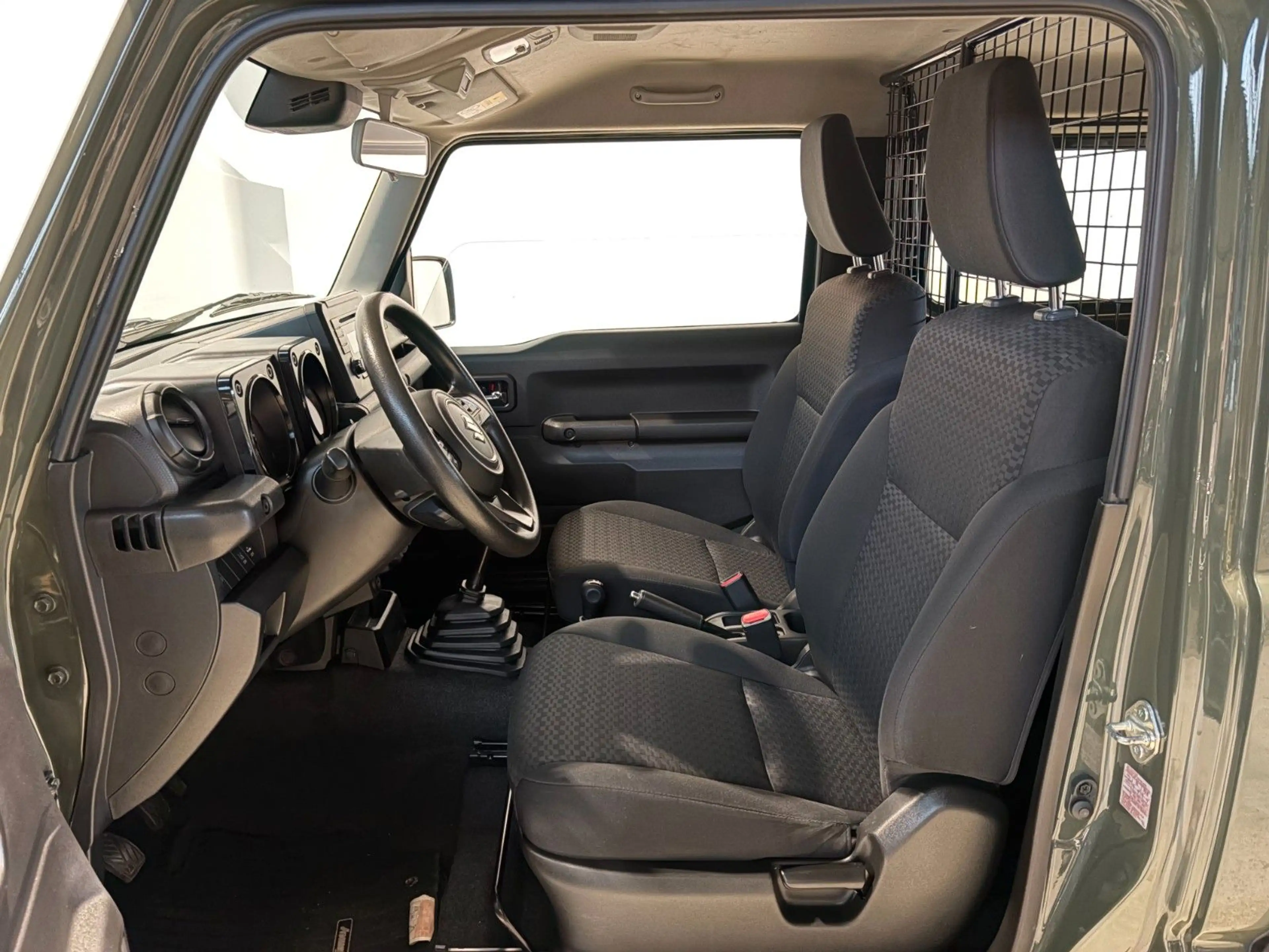 Suzuki Jimny AllGrip 1.5 Anhängerkupplung — photo 11