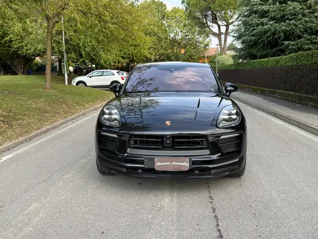 Porsche Macan view 12