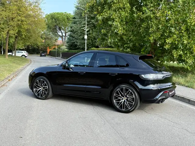 Porsche Macan view 14