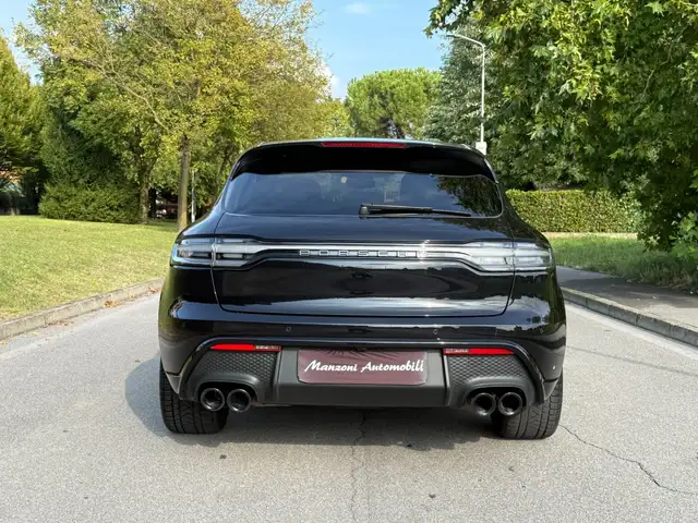 Porsche Macan view 13