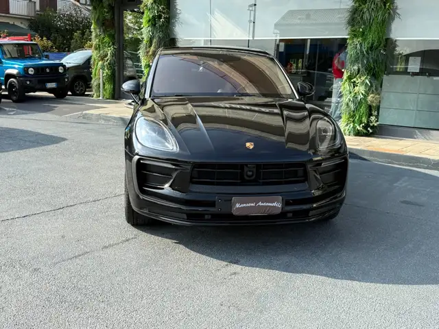 Porsche Macan view 2