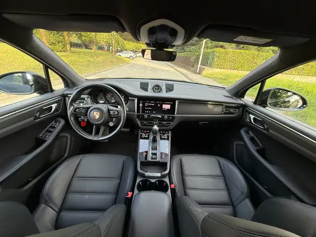 Porsche Macan view 10